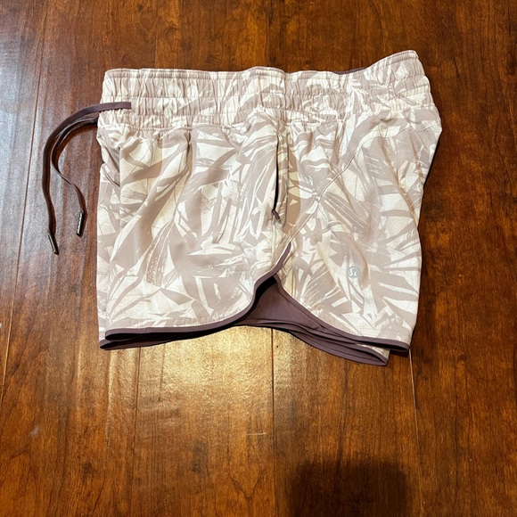 Lululemon Choose a Side Shorts - Reversible 3” - Picture 7 of 8